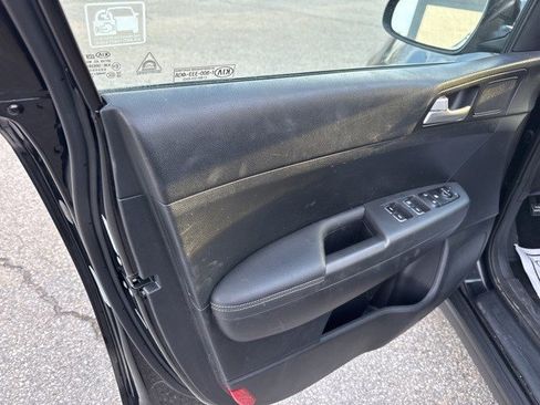 Used 2020 Kia Sportage LX image 9