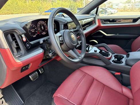 Used 2024 Porsche Cayenne S image 24