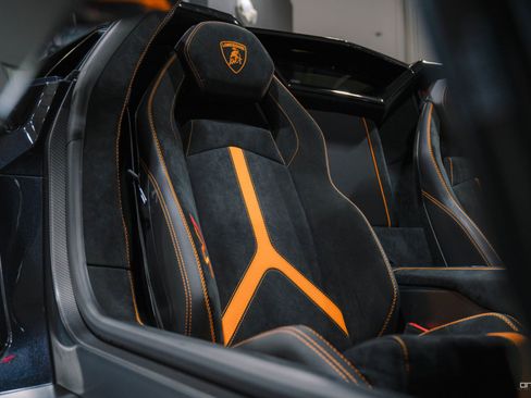 Used 2021 Lamborghini Aventador SVJ image 23