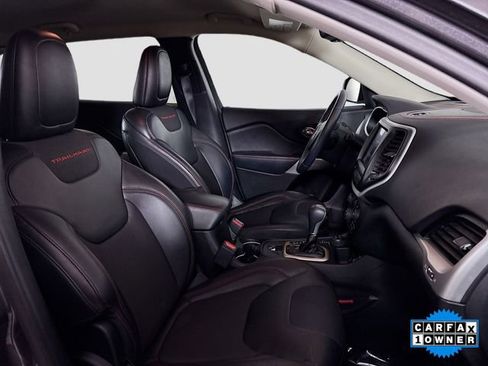 Used 2018 Jeep Cherokee Trailhawk image 26