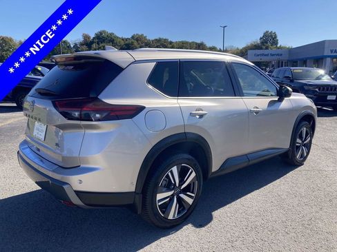 Used 2024 Nissan Rogue SL FWD image 4
