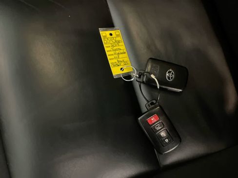 Used 2015 Toyota Highlander XLE image 27