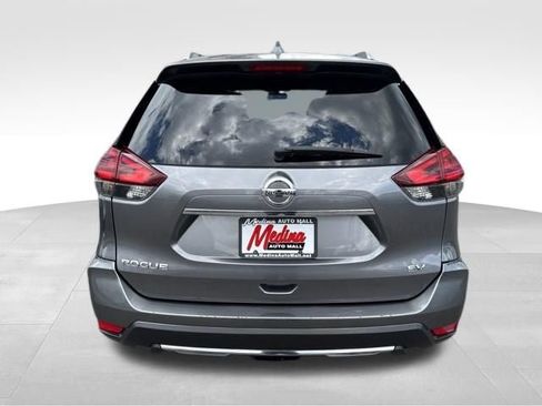 Used 2018 Nissan Rogue SV FWD image 6