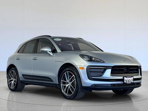Certified 2026 Porsche Macan AWD/4WD image 10