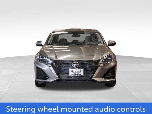 Used 2023 Nissan Altima 2.5 SV image 2