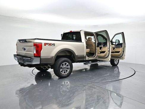 Used 2018 Ford F250 Lariat w/ Chrome Package image 47