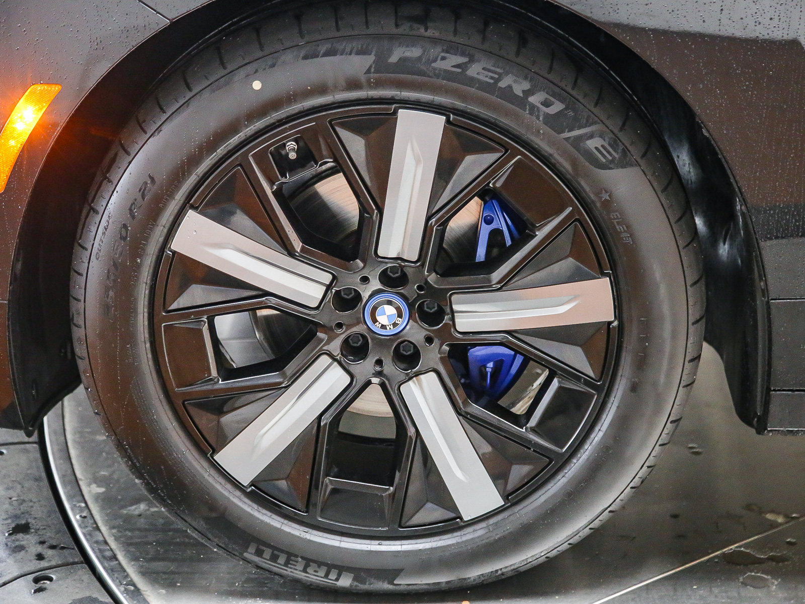 Certified 2023 BMW iX xDrive50 w/ Premium Package AWD/4WD image 10