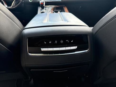 Used 2021 Cadillac Escalade ESV Premium Luxury w/ LPO, Illumination Package AWD/4WD image 24