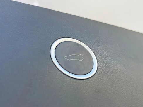 Used 2017 Tesla Model X 75D image 33