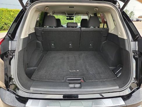 Certified 2025 Nissan Rogue SV FWD image 14