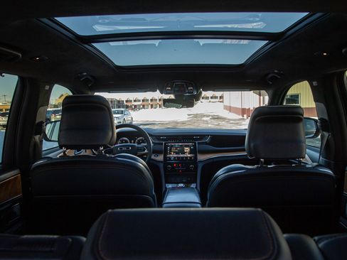 Used 2022 Jeep Grand Cherokee Summit image 33