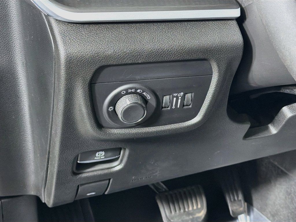 Used 2024 Jeep Grand Cherokee Altitude AWD/4WD image 10