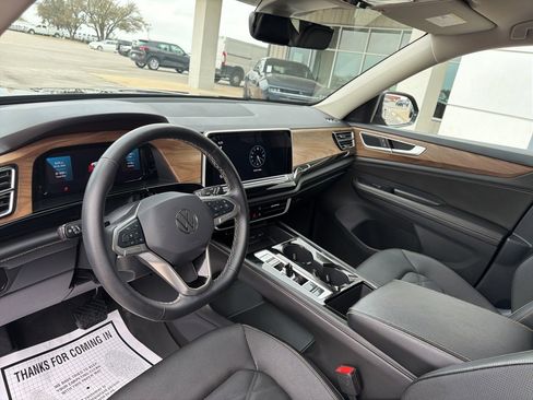 Used 2024 Volkswagen Atlas SE image 13