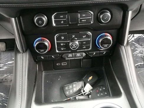 Used 2021 Chevrolet Suburban LT w/ Luxury Package image 26