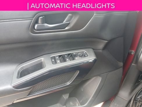 Used 2024 Nissan Pathfinder SV image 11