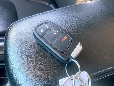 Certified 2021 Jeep Cherokee Latitude Plus AWD/4WD image 12