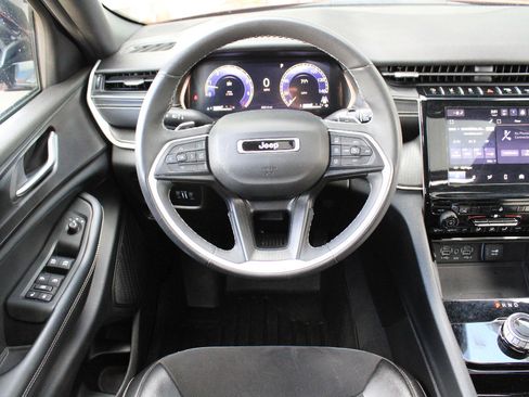 Certified 2023 Jeep Grand Cherokee L Laredo AWD/4WD image 13