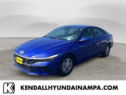 Used 2025 Hyundai Elantra SE FWD image 1