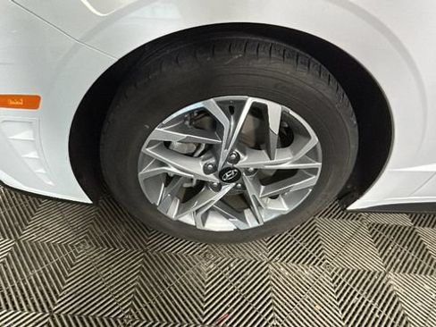 Used 2023 Hyundai Sonata SEL w/ Convenience Package FWD image 9
