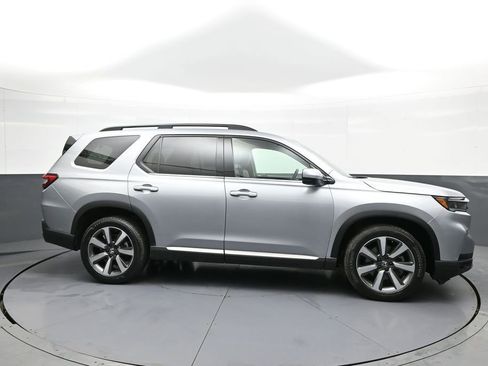 Used 2024 Honda Pilot Touring image 5