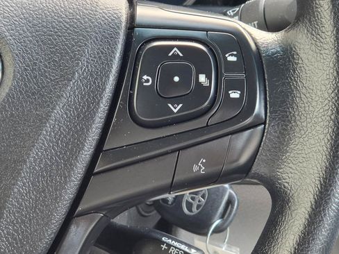 Used 2017 Toyota Camry LE FWD image 17