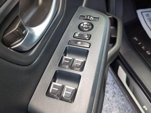 Used 2025 Honda Pilot EX-L image 17