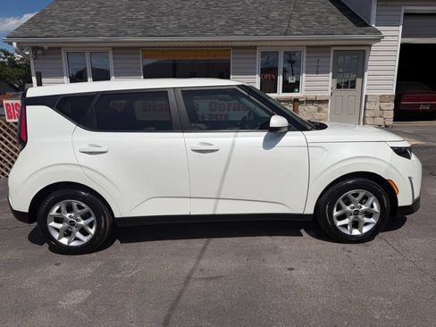 Used 2023 Kia Soul LX w/ Option Group 015 FWD image 8