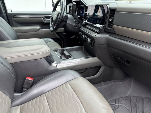 Used 2024 Chevrolet Silverado 2500 ZR2 w/ Technology Package AWD/4WD image 15