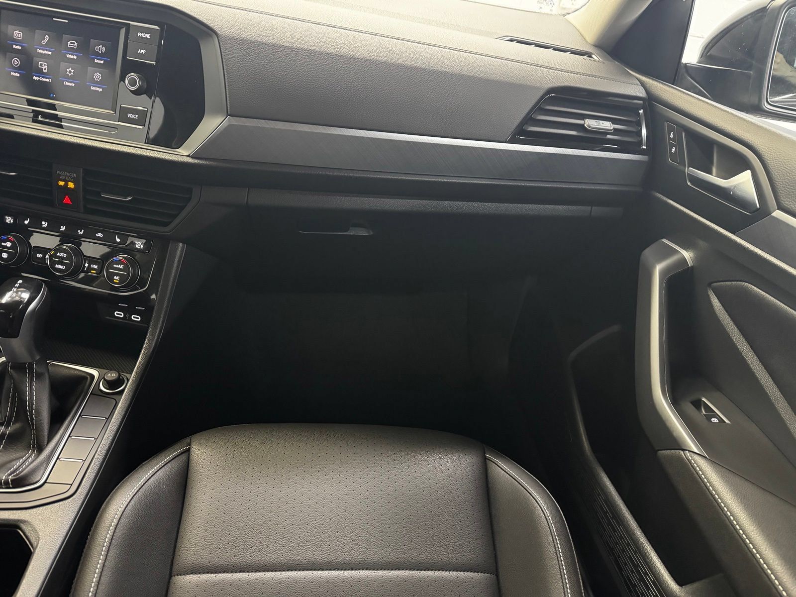 Used 2024 Volkswagen Jetta SE FWD image 17