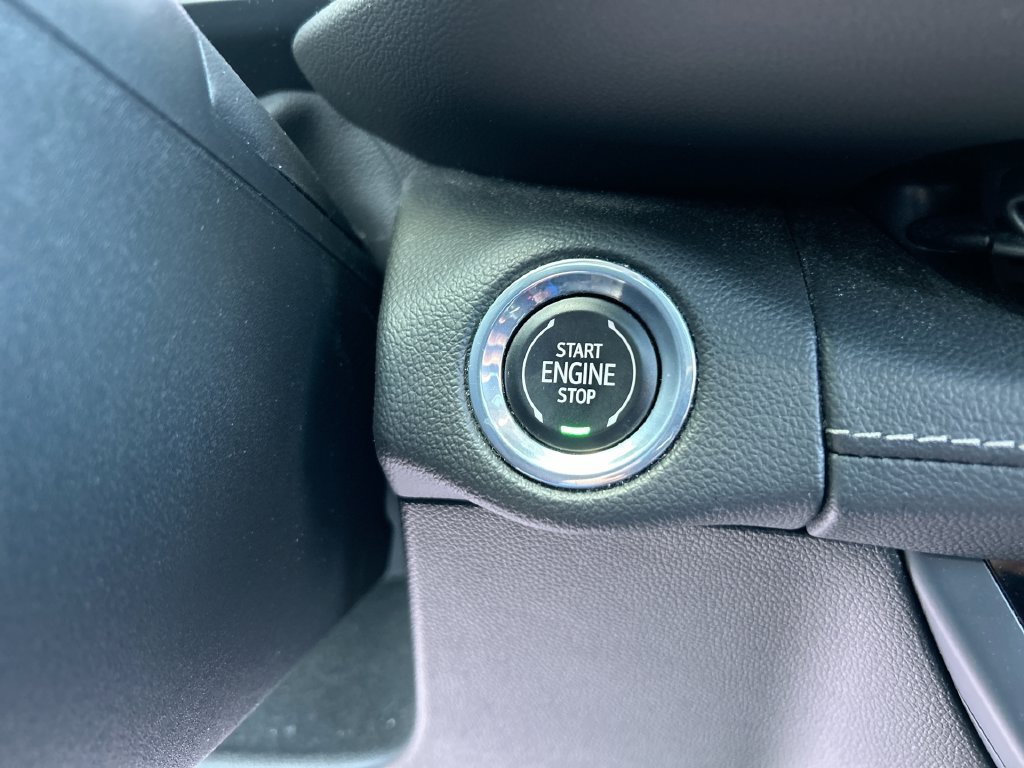 Used 2023 Buick Envision Essence AWD/4WD image 16
