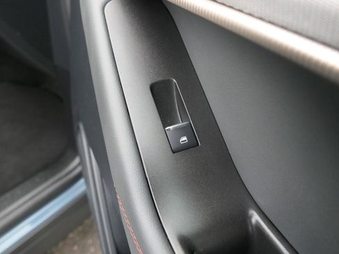 Used 2025 Ford Explorer Active w/ Active Comfort Package image 26