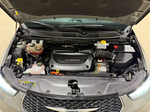 Used 2023 Chrysler Pacifica Touring-L FWD image 62