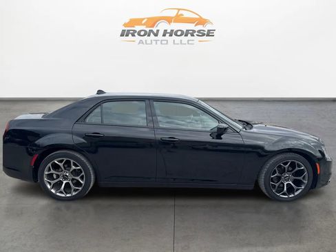 Used 2018 Chrysler 300 Touring w/ Sport Appearance Package image 4
