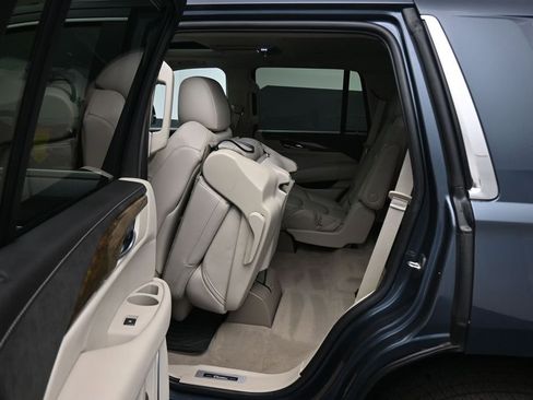 Used 2019 Cadillac Escalade Premium Luxury AWD/4WD image 40