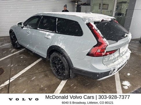 Used 2024 Volvo V90 B6 Cross Country Ultimate AWD/4WD image 2