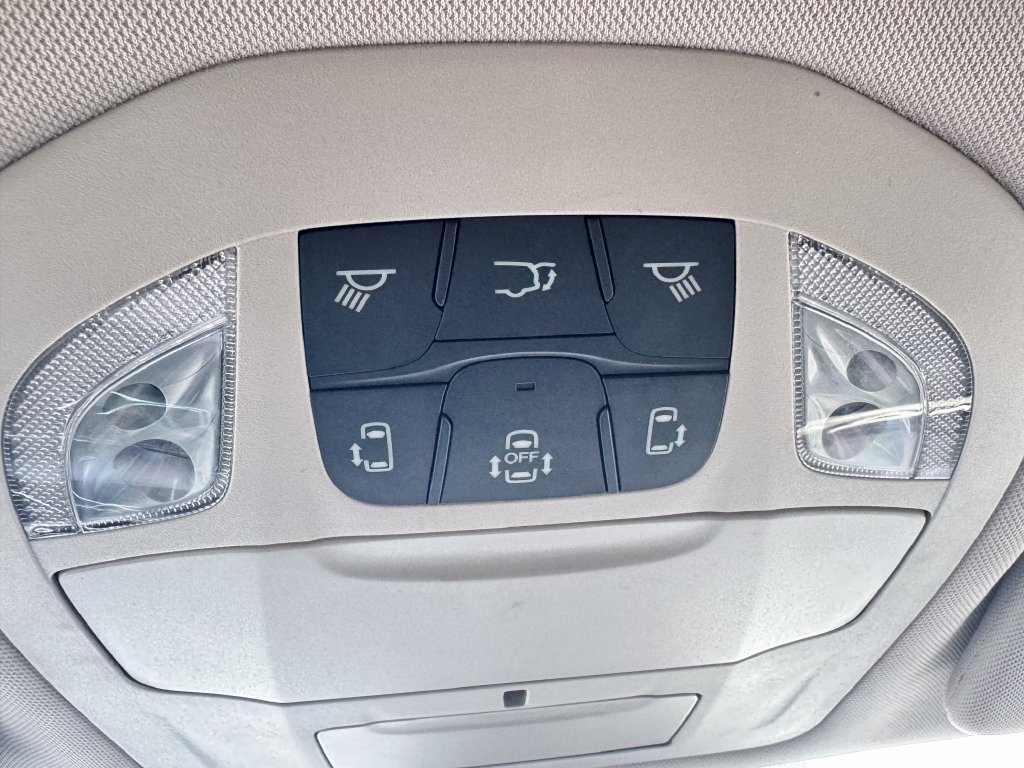 Used 2023 Chrysler Pacifica Touring-L FWD image 26