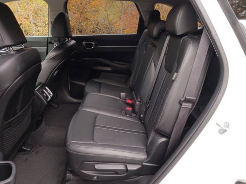 Used 2025 Kia Sorento S w/ Panoramic Sunroof Package image 13