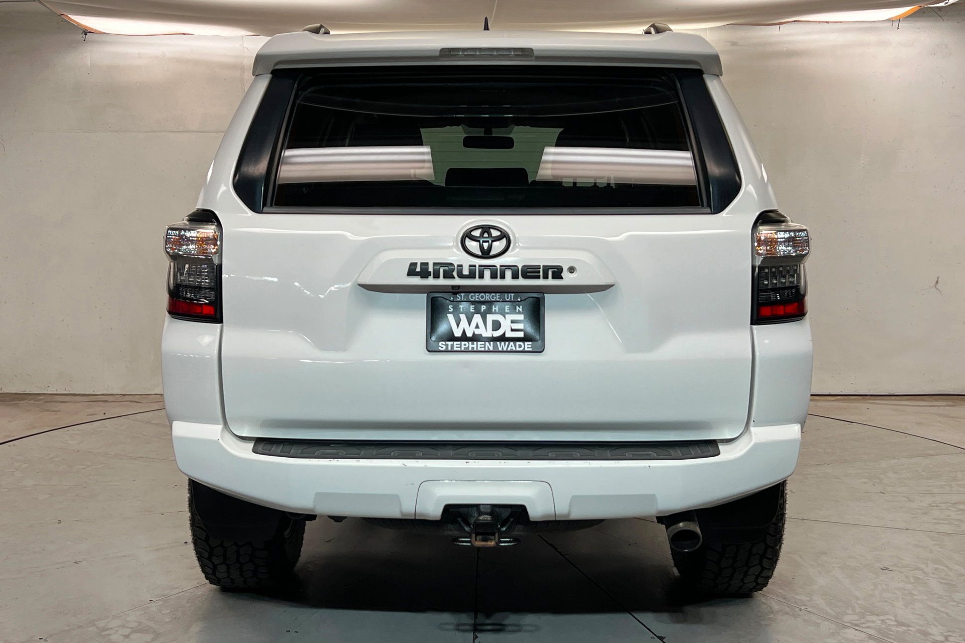 Used 2018 Toyota 4Runner SR5 AWD/4WD image 5