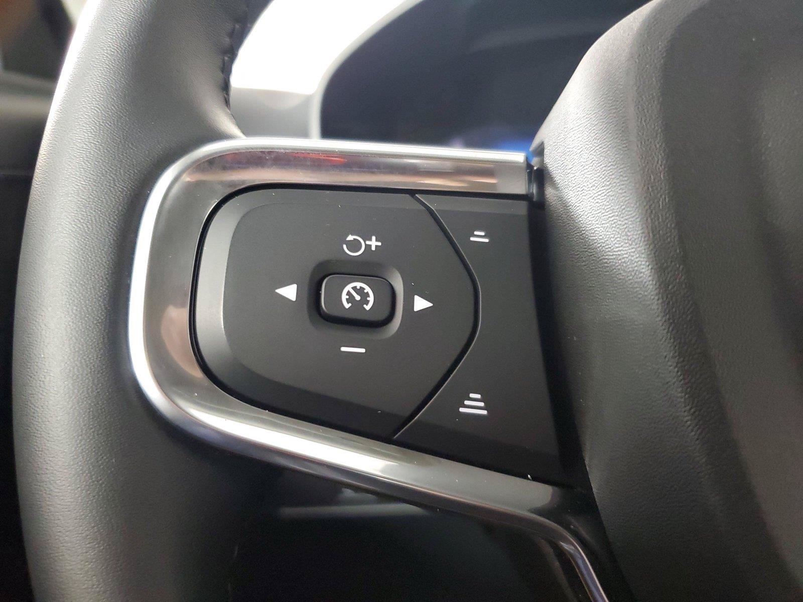 Certified 2026 Volvo XC40 B5 Plus AWD/4WD image 25