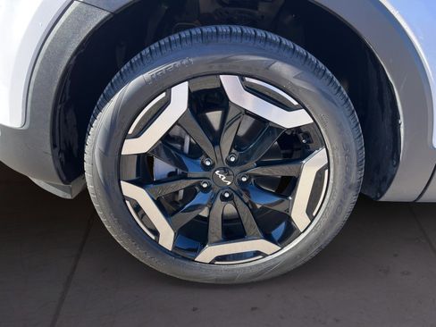 Used 2024 Kia Telluride EX w/ EX Captain's Chair Package image 16