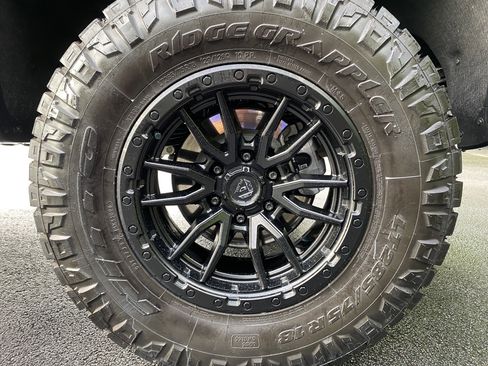 Used 2025 Chevrolet Silverado 1500 ZR2 w/ Technology Package AWD/4WD image 50