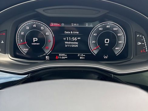 Used 2025 Audi Q8 Premium w/ Convenience Package image 10