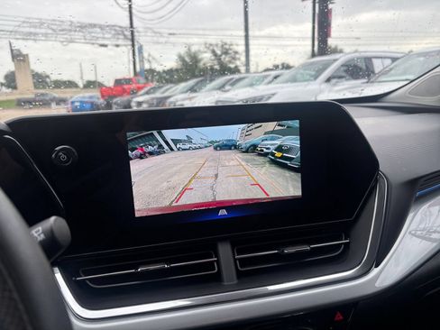 Used 2025 Chevrolet Trax LT FWD image 21