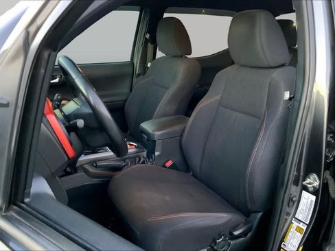 Used 2019 Toyota Tacoma TRD Sport RWD image 8