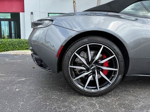 Used 2019 Aston Martin DB11 Volante image 21