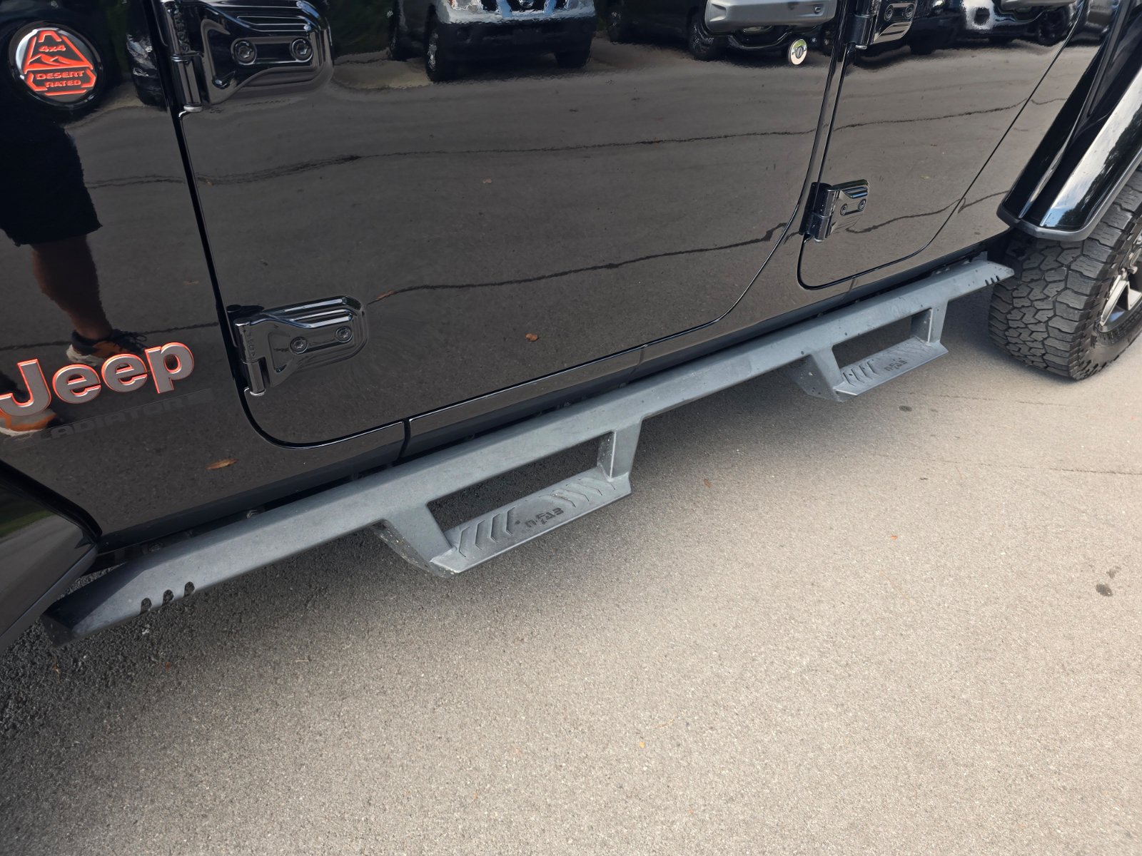 Used 2024 Jeep Gladiator Mojave AWD/4WD image 11