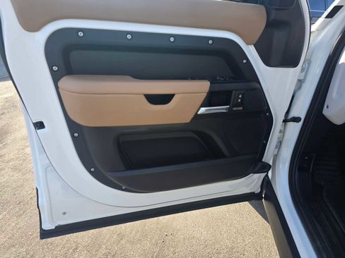 New 2026 Land Rover Defender 110 X-Dynamic SE image 22