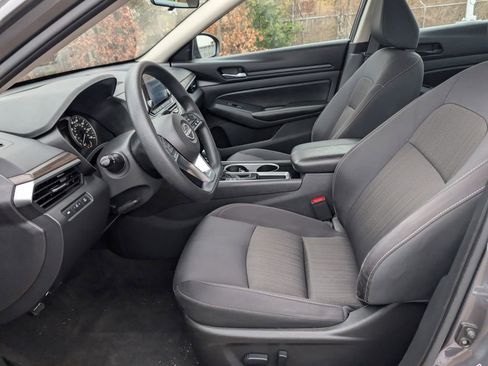 Used 2024 Nissan Altima 2.5 SV image 18