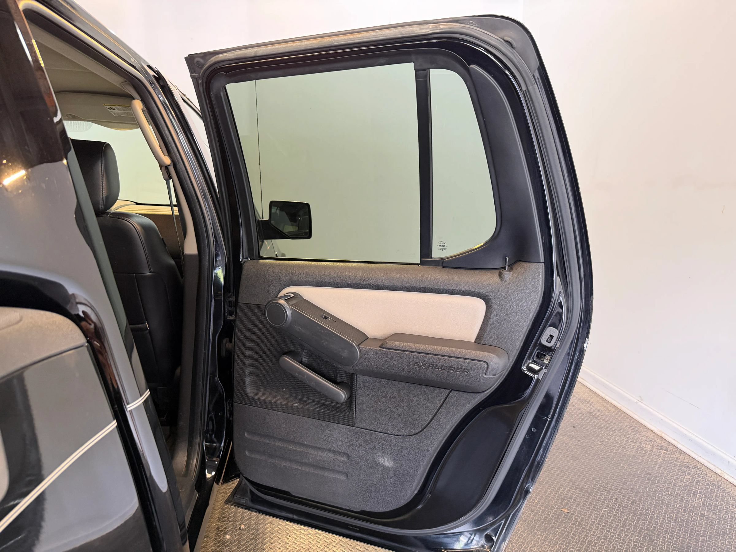 Used 2007 Ford Explorer Sport Trac Limited AWD/4WD image 28
