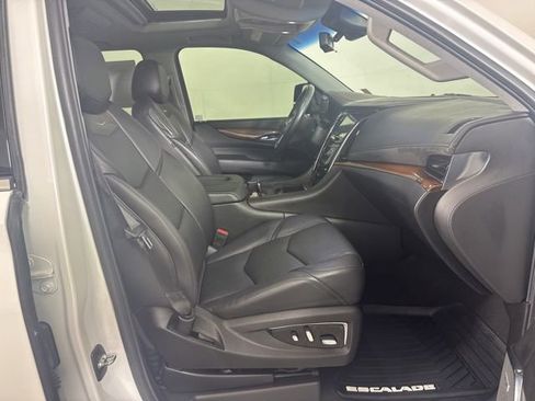 Used 2018 Cadillac Escalade Premium Luxury image 4